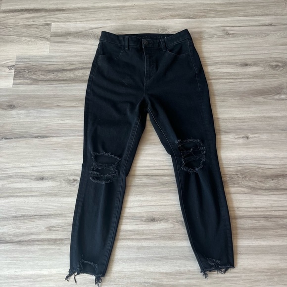 American Eagle 10 Short Black Distressed Jeans